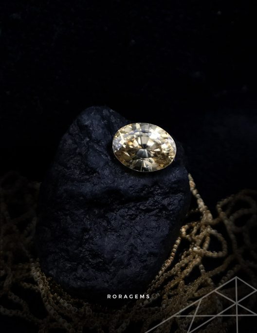 Gemstones for sale - Golden yellow Zircon from Roragems