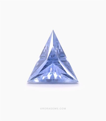A natural 4 carat Ceylon blue sapphire (蓝宝石), ideal for elegant fine jewelry in the USA – untreated and precision cut.